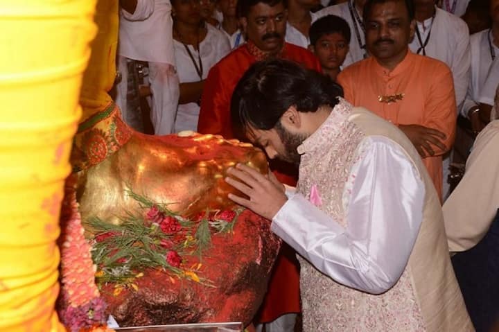 লালবাগে গণপতি দর্শনে মুকেশ অম্বানির পরিবার