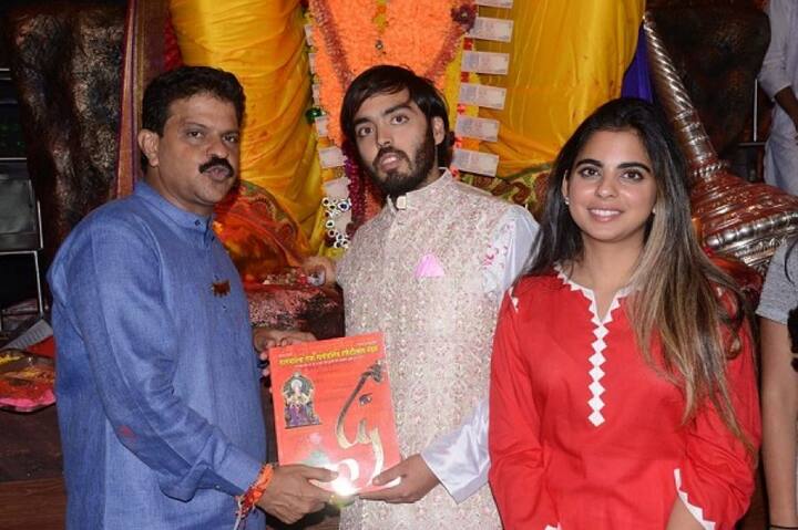 লালবাগে গণপতি দর্শনে মুকেশ অম্বানির পরিবার