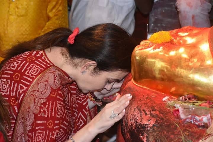 লালবাগে গণপতি দর্শনে মুকেশ অম্বানির পরিবার