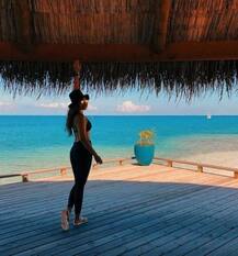 সোনাক্ষী এখন মালদ্বীপে, পোস্ট করেছেন আরও কিছু ছবি