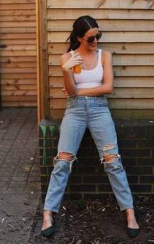 চেনেন কি? ইনি ক্যাটরিনা কঈফের ছোট বোন...