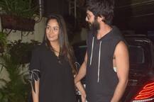 \'বাট্টি গুল মিটার চালু\'-র বিশেষ স্ক্রিনিংয়ে শাহিদের সঙ্গে দ্বিতীয়বার মা হওয়ার পর প্রথম প্রকাশ্যে এলেন মীরা