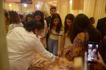 বন্ধুদের সঙ্গে গয়না কিনছেন সারা, ক্যামেরায় ধরা পড়ল ছবি