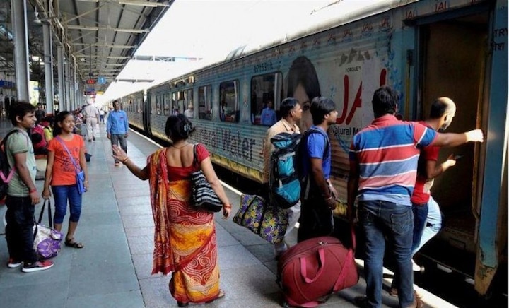 RPF proposes 3-year jail term for eve-teasing on board trains ট্রেনে মহিলাদের উত্যক্ত করলে ৩ বছরের জেল, প্রস্তাব আরপিএফ-এর
