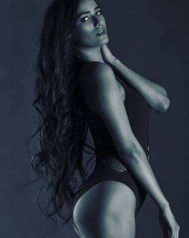 অবশ্য কেন পুনম এই ফটোশ্যুট করিয়েছেন জানা যায়নি।