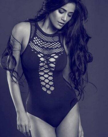 সোশ্যাল মিডিয়ায় তাঁর দু’কোটির কাছাকাছি ফলোয়ার রয়েছেন। 