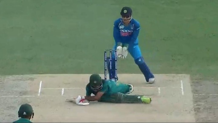 WATCH: Fakhar Zaman badly trolled for his bizarre dismissal against India দেখুন: ফকরের অদ্ভূত এই আউট নিয়ে সোশাল মিডিয়ায় ব্যঙ্গবিদ্রুপ