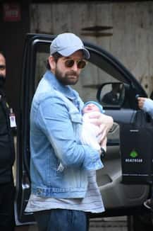 জন্মের পর মেয়েকে নিয়ে বাড়ি এলেন নীল নীতিন মুকেশ, প্রকাশ্যে প্রথম ছবি