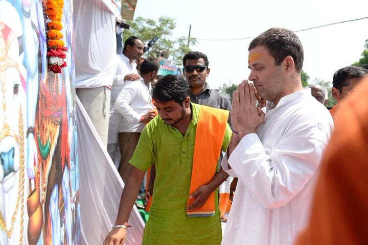 'Shiv bhakts' greet Rahul after his Mt Kailash pilgrimage কৈলাশ মানস সরোবর ভ্রমণের পর অমেঠিতে গিয়ে শিবভক্তদের অভ্যর্থনা পেলেন রাহুল