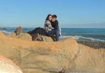 বিবস্ত্র অবস্থায় সমুদ্রের ধারে বিয়ে করলেন এই দম্পতি