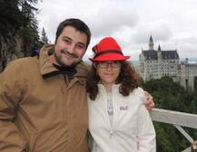 বিবস্ত্র অবস্থায় সমুদ্রের ধারে বিয়ে করলেন এই দম্পতি