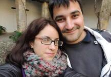 বিবস্ত্র অবস্থায় সমুদ্রের ধারে বিয়ে করলেন এই দম্পতি