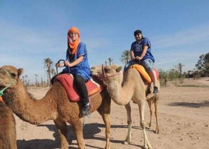 তবে নগ্ন এই বিয়েতে আসতে পারেননি বাড়ির লোকজন ও বন্ধুরা। তাই বিয়ের পর সকলকে নিয়ে পার্টি দেন নবদম্পতি। তখন স্বাভাবিক পোশাকেই তাঁরা জনসমক্ষে আসেন। 