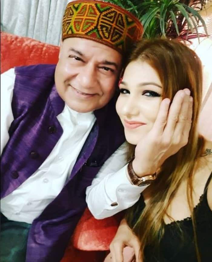 Was Jasleen Matharu PREGNANT with Anup Jalota's child? Model CLAIMS so জসলীন মথারু গতবছর অনুপ জালোটার সন্তান গর্ভে ধারণ করেছিলেন? দাবি অপর এক মডেলের