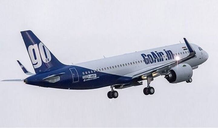 গো এয়ার জানিয়েছে, তাদের জি৮ ১৪৯ উড়ান দিল্লি থেকে পটনা যাচ্ছিল। তখন ওই ব্যক্তি জাহাজের পিছনের দরজা খোলার চেষ্টা করেন। তা দেখে তাঁর পাশে বসা যাত্রী দ্রুত অ্যালার্ম বাজান। ক্রুরা ধরে ফেলেন অভিযুক্তকে।