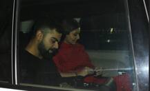 সুই ধাগার বিশেষ স্ক্রিনিংয়ে স্ত্রী অনুষ্কার সঙ্গে হাজির কোহলি