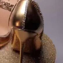 বিশ্বের সবচেয়ে মহার্ঘ স্যান্ডেল, এত দাম!!!