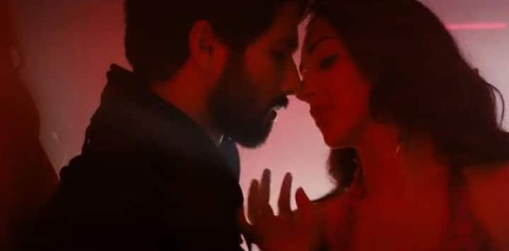 এই মিউজিক ভিডিওতে শাহিদ কপূর ও কিয়ারা আডবাণীর কেমিস্ট্রি দেখা যাচ্ছে। ছবি সৌজন্যে ইনস্টাগ্রাম