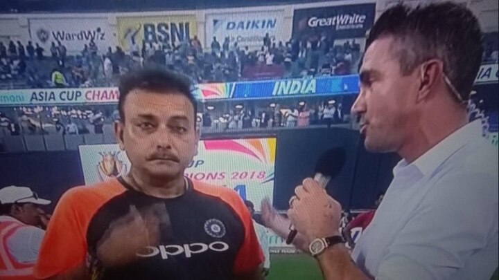 Ravi Shastri gets brutally trolled on twitter for drunk look এশিয়া কাপ ফাইনালের পর চোখ ঢুলুঢুলু, সোশ্যাল মিডিয়ায় ট্রোলড রবি শাস্ত্রী