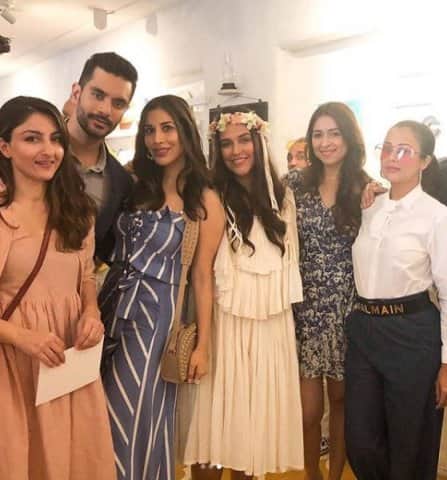 অনুষ্ঠানে যোগ দেন অমৃতা অরোরা ও সোহা আলি খান।