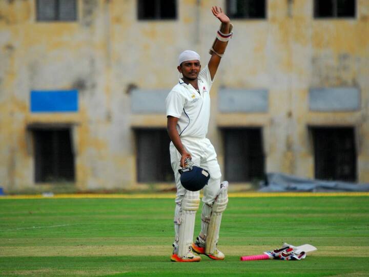 এখনও পর্যন্ত ১৪ প্রথম শ্রেণীর ম্যাচে পৃথ্বী ৫৬.৭২ গড়ে ১৪১৮ রান করেছেন। সেঞ্চরি সাত ও হাফসেঞ্চুরি পাঁচ। 