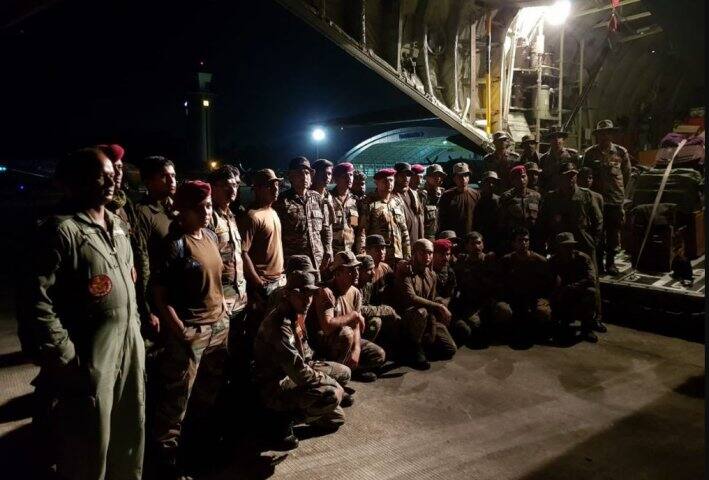 ভারত থেকে ৩০,০০০ লিটার পানীয় জল, ১,৫০০ লিটার প্যাকেজড জুস, ৫০০ লিটার দুধ, ৭০০ কেজি বিস্কুট ও ২০টি তাঁবু বিলি করার জন্য নিয়ে যাওয়া হয়েছে। ছবি সৌজন্যে ট্যুইটার