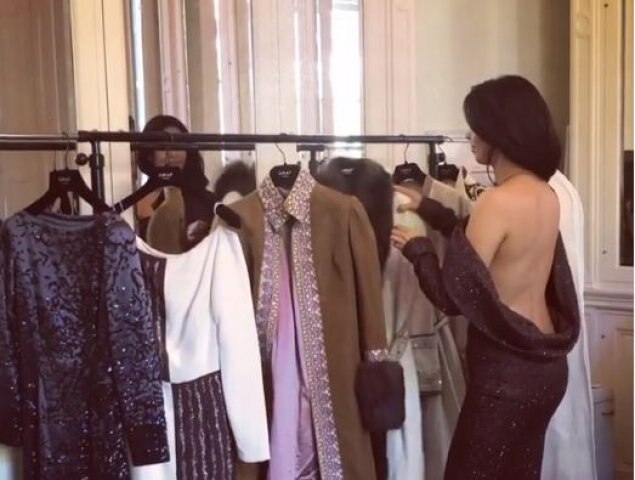 Mallika sherawat's video of shopping  viral on internet শপিং করছেন মল্লিকা শেরাওয়াত, ভিডিও ভাইরাল