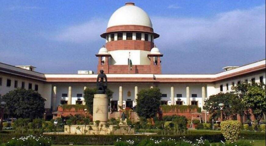 Faulty implants for hip replacement: SC seeks Centre's responses ত্রুটিপূর্ণ যন্ত্রাংশ দিয়ে কোমরের হাড় প্রতিস্থাপনের অভিযোগ, কেন্দ্রের জবাব চাইল সুপ্রিম কোর্ট