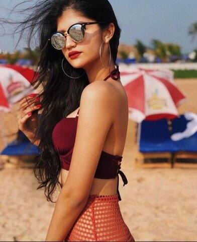 অভিনেতা প্রযোজক সিদ্ধার্থ ধবনের মেয়ে তাঁর ছবির মাধ্যমে সোশ্যাল মিডিয়ায় ইতিমধ্যেই নয়া সেনসেশন হিসেবে গন্য হচ্ছেন। ছবি-ইনস্টাগ্রাম