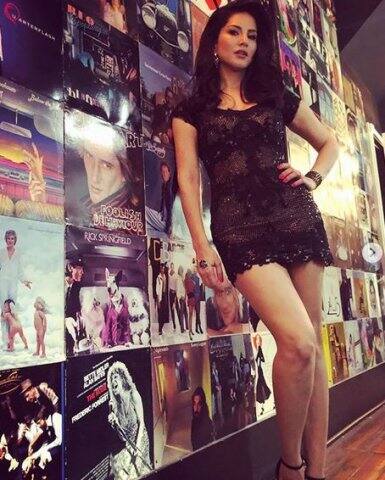 তবে, কয়েকদিন আগে মার্কিন মুলুকে একটি লঁজেরি পার্টিতে উপস্থিত হওয়ার জন্যও জোর আলোচনায় চলে এসেছিলেন তিনি। ছবি-ইনস্টাগ্রাম