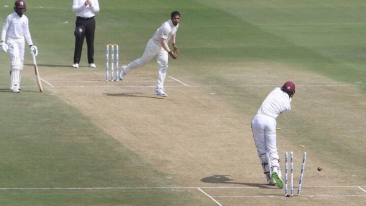 Umesh Yadav equals 19-year-old feat to bowl out West Indies জাভাগল শ্রীনাথের ১৯ বছরের পুরনো রেকর্ড স্পর্শ করলেন উমেশ যাদব