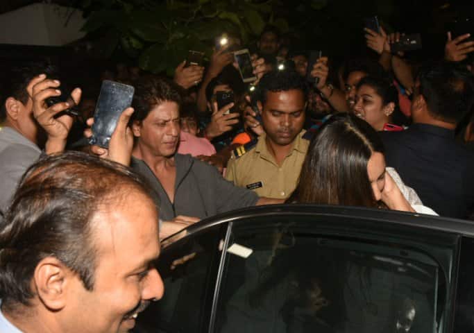 স্ত্রীকে তখন সকলের থেকে আড়াল করে রাখেন স্বামী শাহরুখই