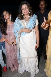 দুর্গাপুজো উদযাপন করতে পৌঁছলেন তনুশ্রী দত্ত, সঙ্গে বোন ঈশিতা ও তাঁর স্বামী বৎসল শেঠ