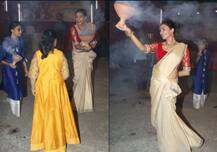 দুই মেয়েকে সঙ্গে নিয়ে মুম্বইয়ের একটি প্যান্ডেলে সুস্মিতা সেন, মাতলেন ধুনুচি নাচে