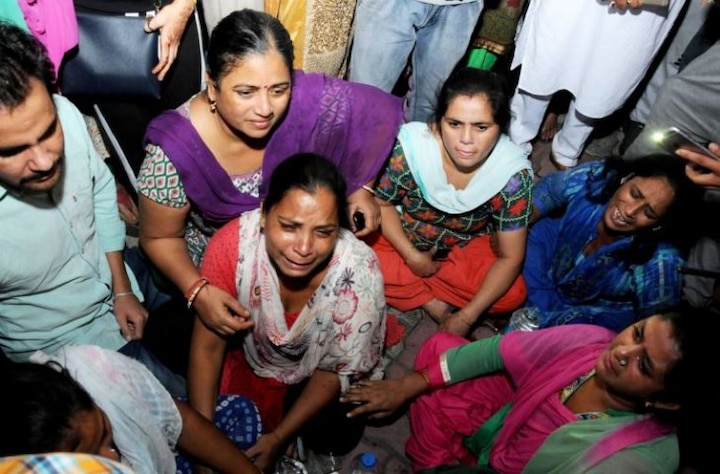 Most killed in Amritsar train accident from UP and Bihar, worked near site: Officials রাবন দহন দেখতে গিয়ে অমৃতসরে ট্রেনের ধাক্কায় নিহতদের বেশিরভাগই উত্তরপ্রদেশ, বিহারের লোক, জানাল প্রশাসন