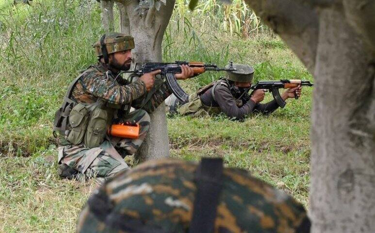 3 militants killed in encounter in Kulgam, 6 civilian dead রাজনাথের কাশ্মীর সফরের আগে কুলগামে নিরাপত্তাবাহিনীর সঙ্গে সংঘর্ষে খতম ১ পাক নাগরিক সহ ৩ জঙ্গি, বিস্ফোরণে মৃত্যু ৬ নিরীহ ব্যক্তির