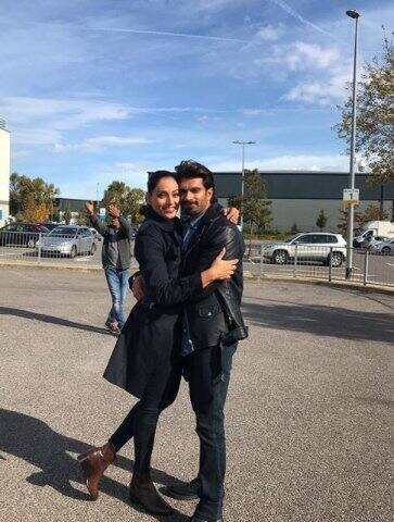 তারপর থেকে নিয়মিত সোশ্যাল মিডিয়ায় নিজেদের ছবি পোস্ট করছেন তাঁরা।