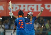 রোহিত উল্টোদিকে থাকলে রান তাড়া করা সহজ হয়ে যায়, বলছেন বিরাট