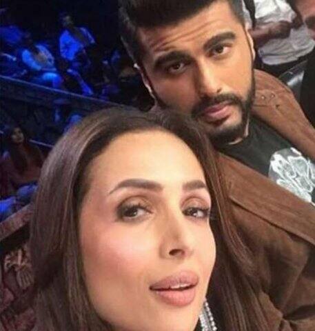 এখন অনুরাগীরা অপেক্ষা করছেন, অর্জুন ও মালাইকা তাঁদের সম্পর্কে কবে সিলমোহর দেন। গত বছরই স্বামী আরবাজের সঙ্গে ১৮ বছরের সম্পর্ক বিচ্ছেদ ঘটেছে মালাইকার। (ছবি-ইনস্টাগ্রাম)