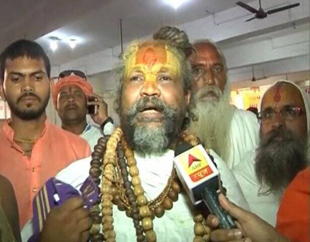 Computer Baba takes lead to unite seers against 'anti-religion' MP govt মধ্যপ্রদেশ সরকার ধর্ম-বিরোধী, বিধানসভা নির্বাচনে উৎখাত করা হোক, তোপ কম্পিউটার বাবার