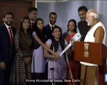 দেখুন, দীপাবলির বোনাস হিসেবে ৬০০ কর্মীকে গাড়ি দিলেন সুরাতের এই হীরে ব্যবসায়ী