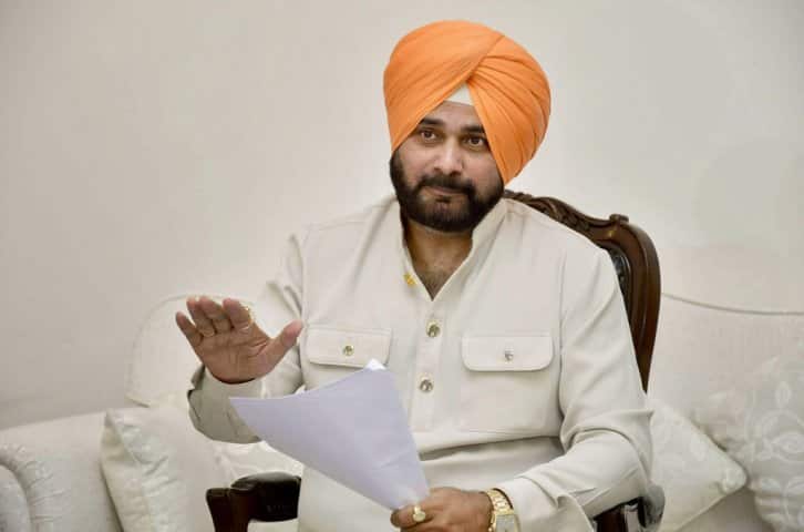 দুর্ঘটনা রুখতে রেল লাইনের ধারে উঁচু বেড়া, সিসিটিভি-র দাবি জানিয়ে রেলমন্ত্রীকে চিঠি সিধুর Sidhu writes to Piyush Goyal, seeks high fencing, CCTVs along rail tracks দুর্ঘটনা রুখতে রেল লাইনের ধারে উঁচু বেড়া, সিসিটিভি-র দাবি জানিয়ে রেলমন্ত্রীকে চিঠি সিধুর