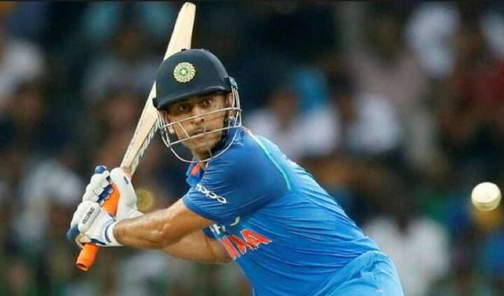 তালিকায় সবার ওপরে ভারতের প্রাক্তন অধিনায়ক মহেন্দ্র সিংহ ধোনি। তিনি ২৮১ ইনিংসে ২১৮ ছক্কা মেরেছেন। ছবি-ট্যুইটার