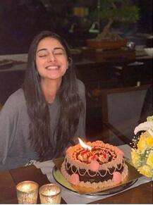 ২০ বছরে পা দিলেন বলিউডে পা রাখতে চলা অনন্যা পান্ডে