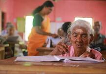 বয়স ৯৬, ১০০-য় ৯৮ পেয়ে পরীক্ষা পাশ করলেন কেরলের কার্তিয়ানা আম্মা