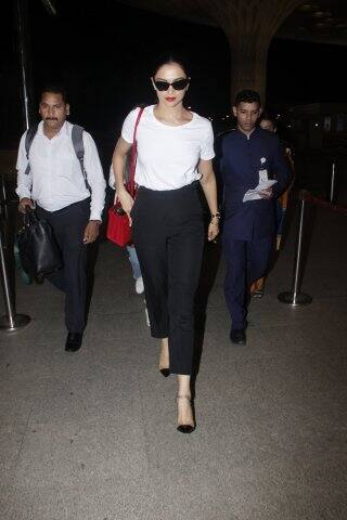  অভিনয়ের পাশাপাশি, নিজের সৌন্দ্যর্য ও ফ্যাশন স্টেটমেন্টের জন্যও ভক্তদের কাছে ভীষণই জনপ্রিয় দীপিকা। ছবি-মানব মঙ্গলানী ইনস্টাগ্রাম