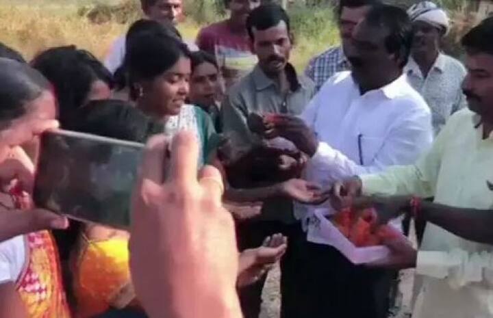 অন্য এক বাঘিনীর মূত্রের সঙ্গে মেশানো হয় মার্কিন পারফিউম। যেখানে অবনীর ঘোরাফেরা সেই জঙ্গলের কিছু অংশে ছড়িয়ে দেওয়া হয়। গন্ধে আকৃষ্ট হয়ে চলে আসে সে। 