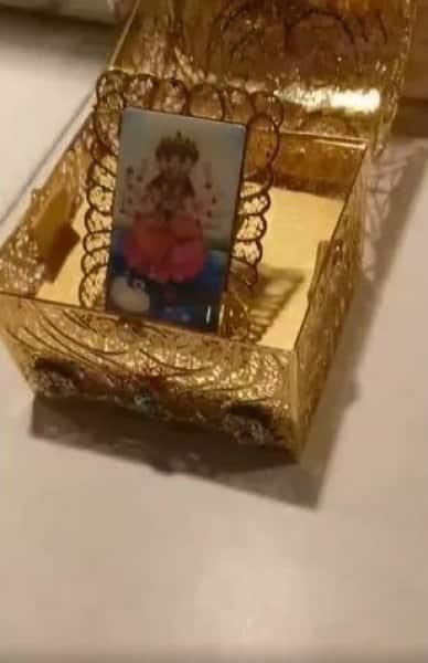দেখুন ঈশা-আনন্দের বিয়ের কার্ডের ঝলক