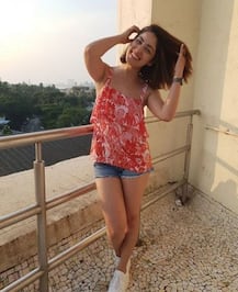 সোশ্যাল মিডিয়ায় নয়া ছবি পোস্ট করে নজর কাড়লেন ইয়ামি গৌতম