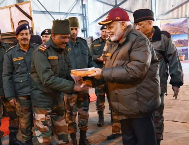 জওয়ানদের সঙ্গে মিলিত হওয়ার আগে তিনি এদিন বলেন, আরএসএসের সদস্য হিসাবে সেনা জওয়ানদের সঙ্গে থাকার সৌভাগ্য হয়েছে। সেসময় এক পদ, এক পেনশন নিয়ে অনেক কথা শুনেছি। তারপর অনেক সরকার এসেছে, গিয়েছে। হৃদয়ের যোগ রয়েছে বলে আপনাদের আবেগ, বাসনা আমি উপলব্ধি করতে পারি। তাই প্রধানমন্ত্রী হওয়ার পর সেই এক পদ, এক পেনশনের স্বপ্ন বাস্তবায়িত করা আমার দায়িত্ব হয়ে পড়ে।